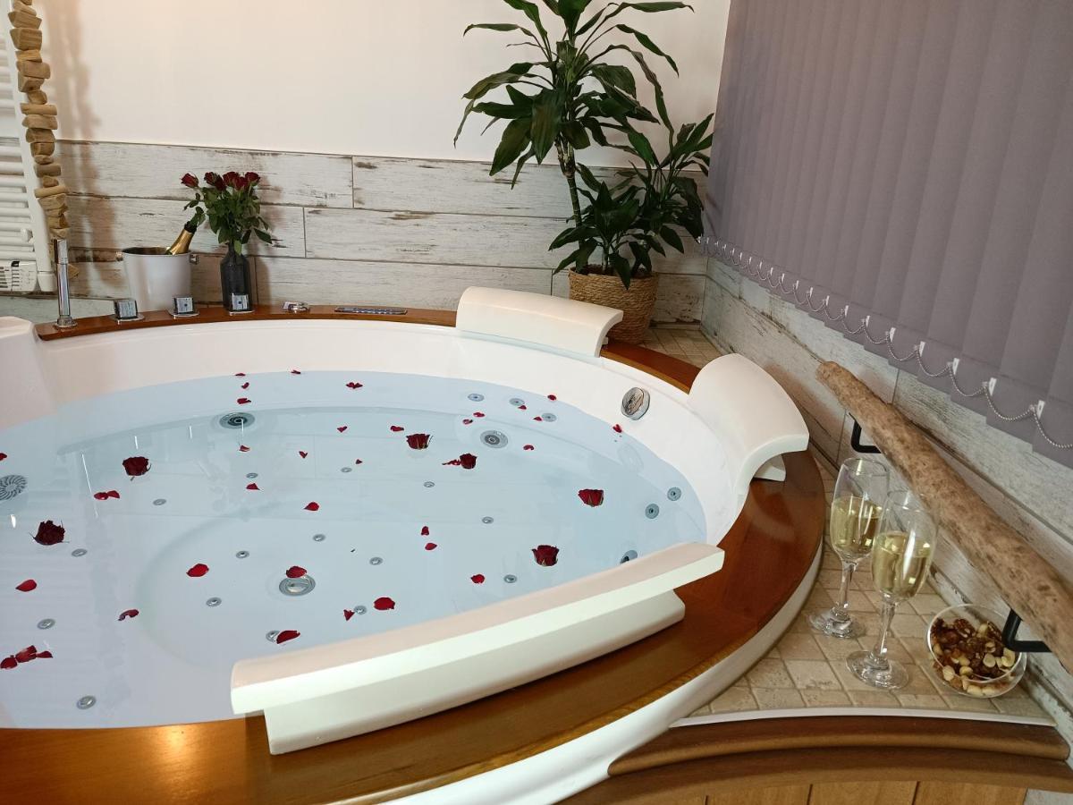 Le Marechal Duplex - Appartement Avec Jacuzzi - Caen Hyper Centre מראה חיצוני תמונה