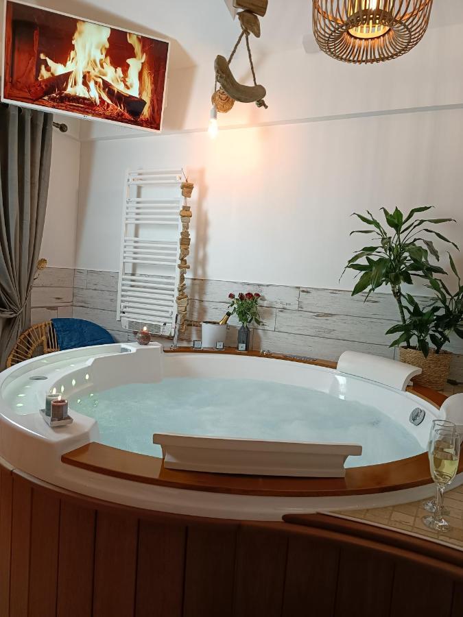 Le Marechal Duplex - Appartement Avec Jacuzzi - Caen Hyper Centre מראה חיצוני תמונה
