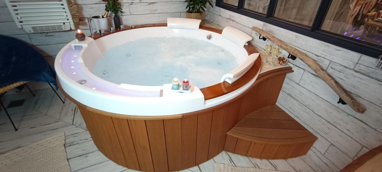 Le Marechal Duplex - Appartement Avec Jacuzzi - Caen Hyper Centre מראה חיצוני תמונה