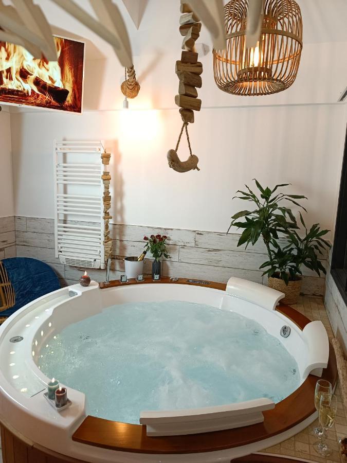 Le Marechal Duplex - Appartement Avec Jacuzzi - Caen Hyper Centre מראה חיצוני תמונה
